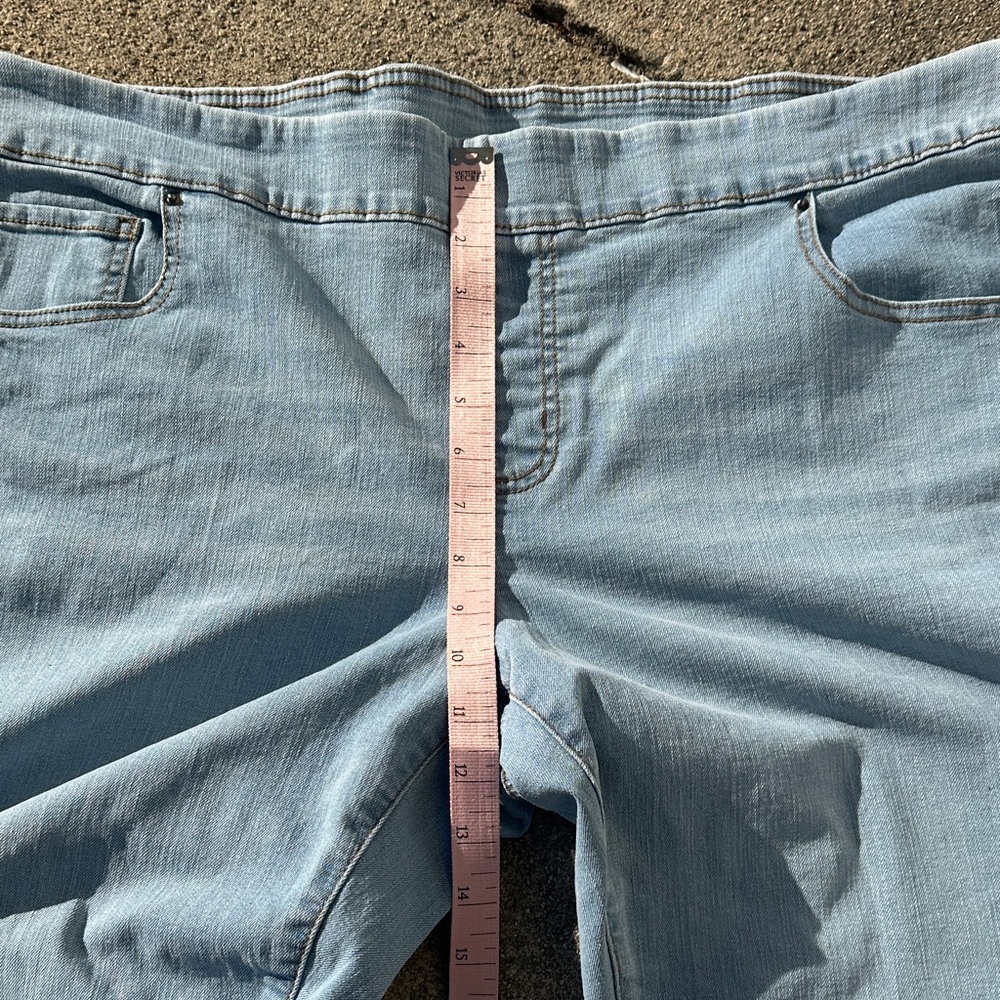 The Pioneer Woman Light Blue Cropped Jeans with Red Embroidery new w/tags XXL - Picture 10 of 12